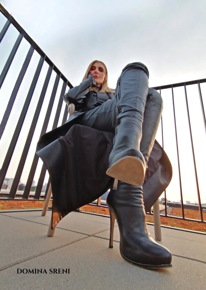 Mistress Dominatrix Milano wordpress primo piano stivali di pelle